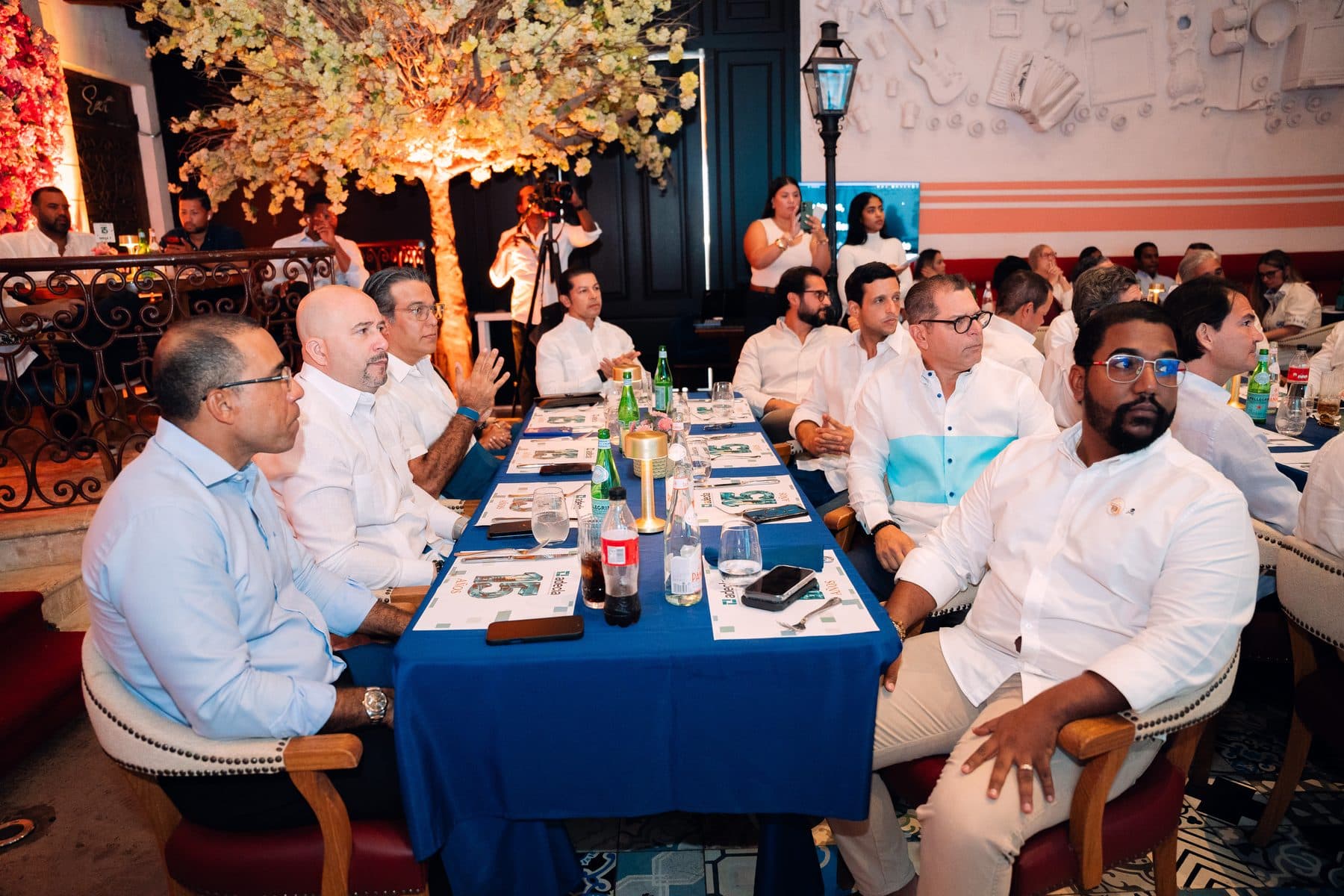 Cena de miembros de ADECLA